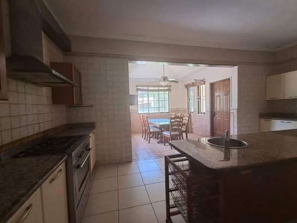 Alquiler de hermosa Casa en Camino de Cruces-Zona Exclusiva y segura