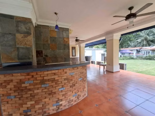 Alquiler de hermosa Casa en Camino de Cruces-Zona Exclusiva y segura