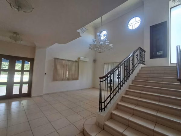 Alquiler de hermosa Casa en Camino de Cruces-Zona Exclusiva y segura