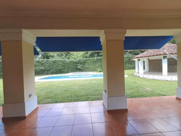 Alquiler de hermosa Casa en Camino de Cruces-Zona Exclusiva y segura