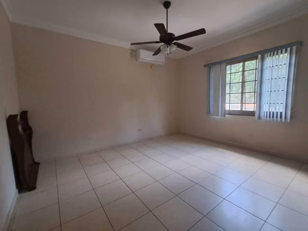 Alquiler de hermosa Casa en Camino de Cruces-Zona Exclusiva y segura
