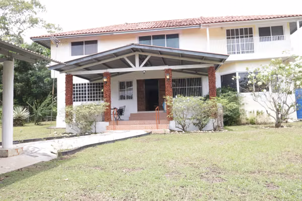 VENDO RESIDENCIA AMOBLADA EN CORONADO 1200 M2 DE TERRENO