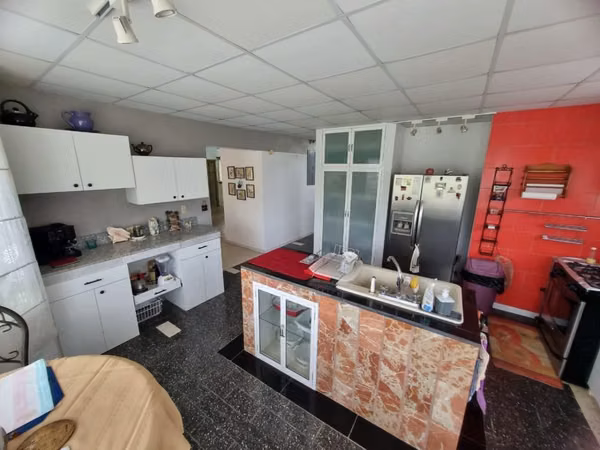 VENDO RESIDENCIA AMOBLADA EN CORONADO 1200 M2 DE TERRENO