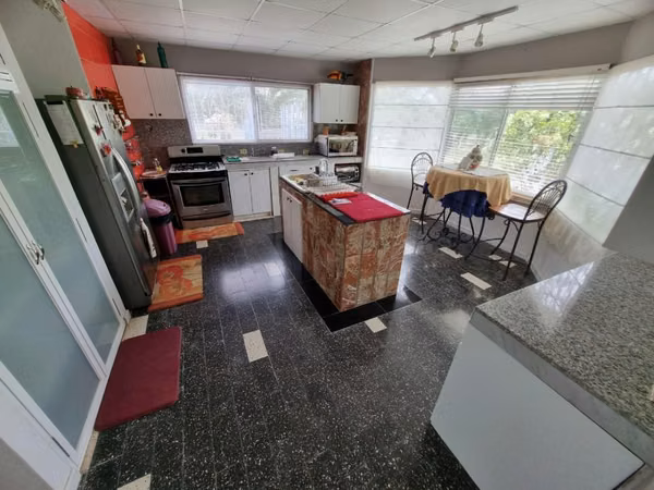VENDO RESIDENCIA AMOBLADA EN CORONADO 1200 M2 DE TERRENO