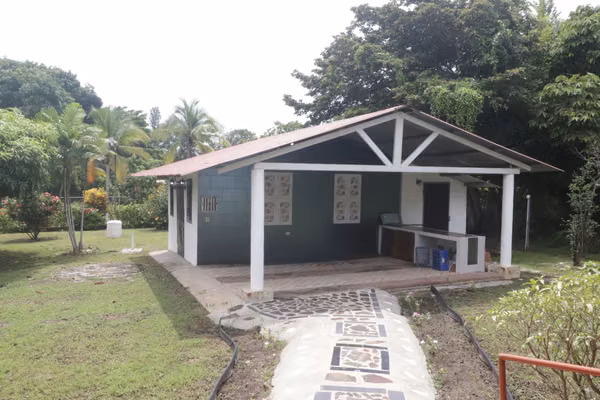 VENDO RESIDENCIA AMOBLADA EN CORONADO 1200 M2 DE TERRENO