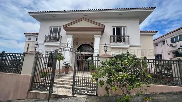 En venta espectacular casa en Dos Mares con elevador privado, sala de cine, piscina y más 26LDC2788