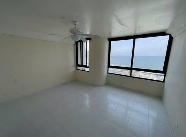 Apartment for sale on Avenida Balboa PH La Ensenada - DG