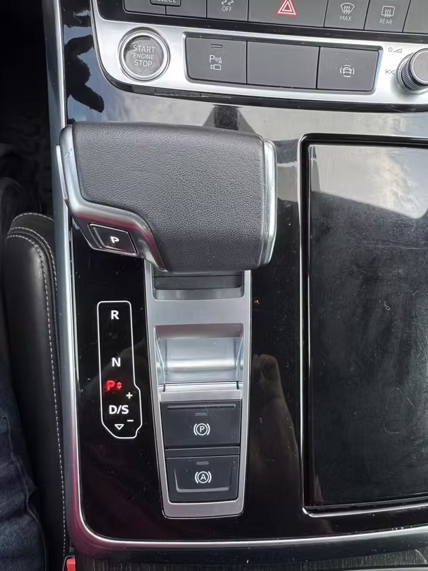 AUDI Q8 2024
