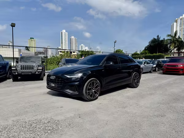 AUDI Q8 2024