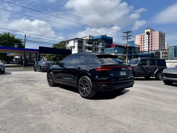 AUDI Q8 2024