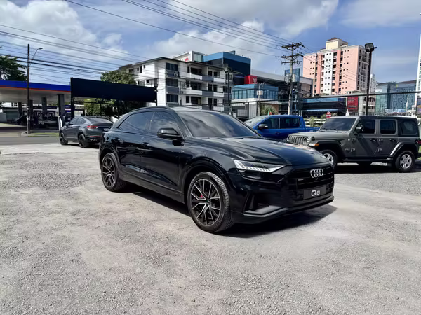 AUDI Q8 2024