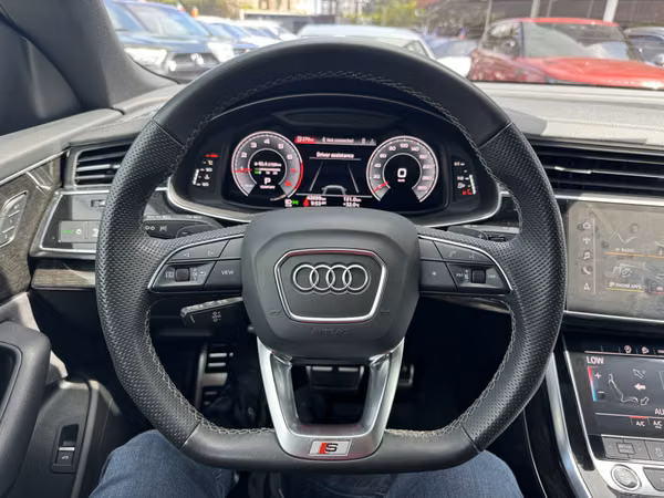 AUDI Q8 2024