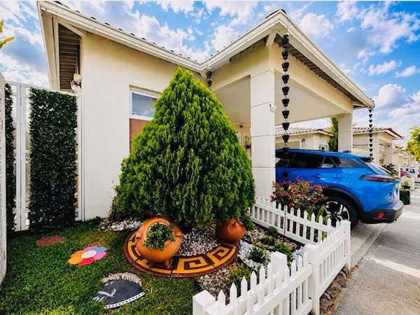 Single-family house for sale in Costa Verde. ID 26680