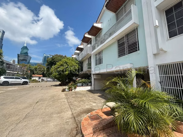 House for Sale in Obarrio House No. 06 Only Direct Client MC