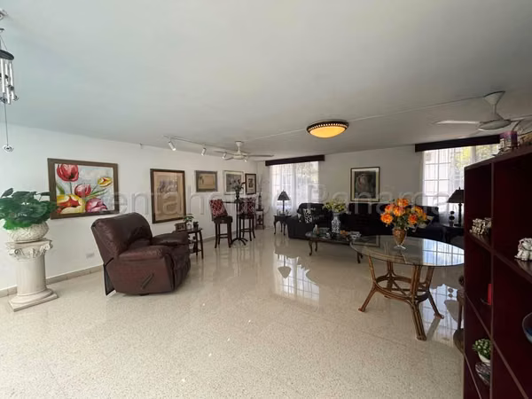 House for Sale in Obarrio, (Direct Client Only)