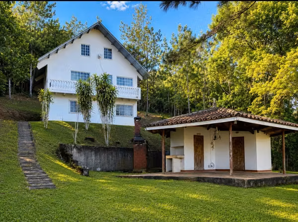 SE VENDE ACOGEDORA CASA EN LOS ALTOS DE CERRO AZUL