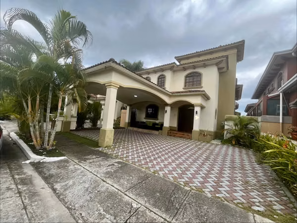 Se Vende hermosa casa en Costa Sur - Juan Díaz.
