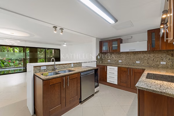 Ground-Floor Apartment at Courtyard Residences, Embassy Club