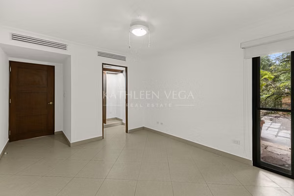 Ground-Floor Apartment at Courtyard Residences, Embassy Club