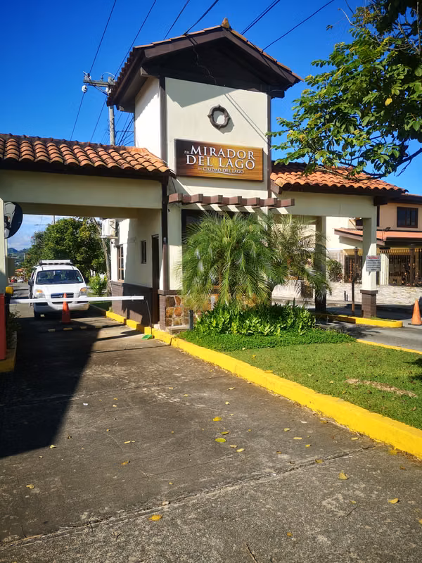 FOR SALE HOUSE LAS CUMBRES MIRADOR DEL LAGO  3 BEDROOMS