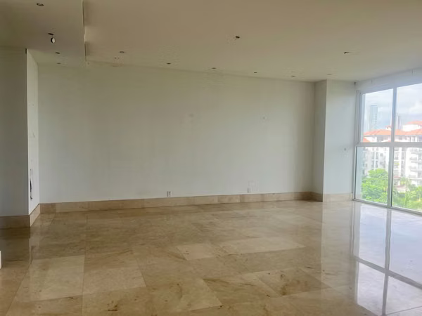 Bank sells apartment in PH Regent Tower 500, Costa del Este dv