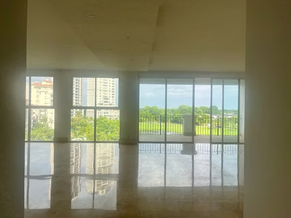 Bank sells apartment in PH Regent Tower 500, Costa del Este dv