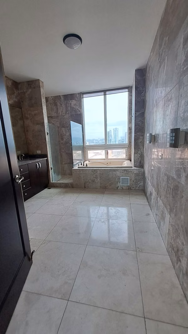 Bank-owned apartment for sale in PH Vitri Tower, Costa del Este