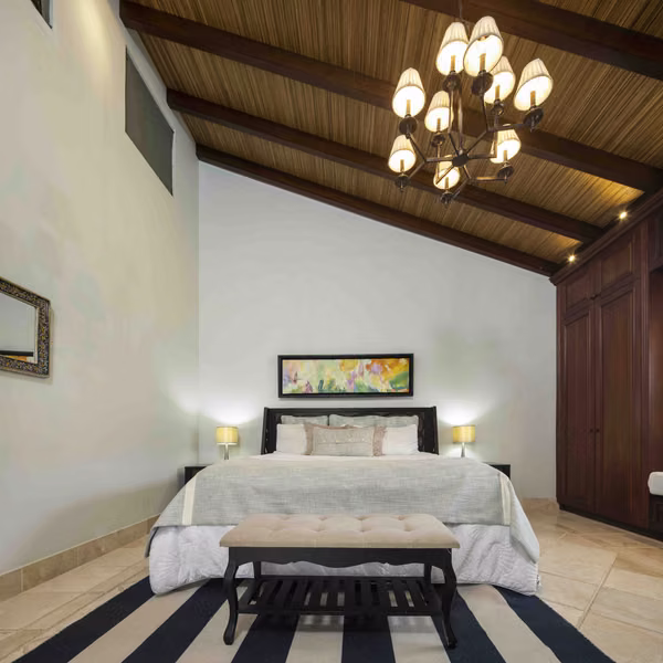 GOOD ADVENTI- BEACH HOUSE - RENTAL