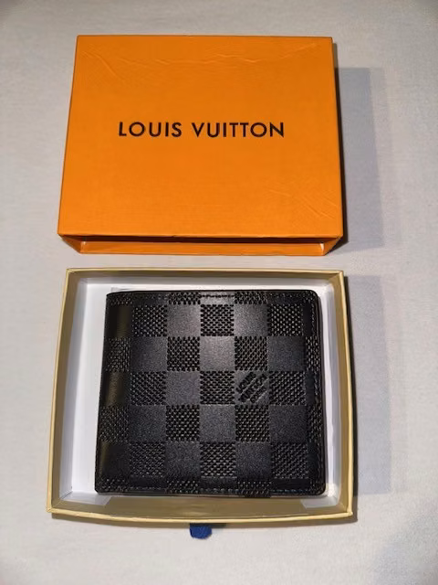 *** CARTERA DE HOMBRE TIPO WALLET "LV" COLOR NEGRO *** NUEVO $40.00