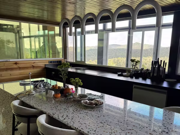 Se vende una casa en Cerro Azul con dos fincas. Precio negociable.