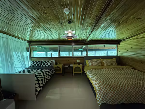 Se vende una casa en Cerro Azul con dos fincas. Precio negociable.