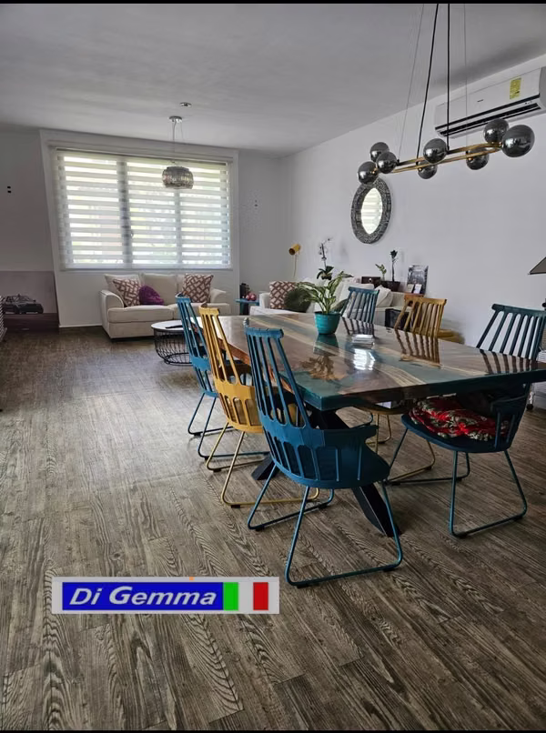 House for SALE in RIVER VALLEY