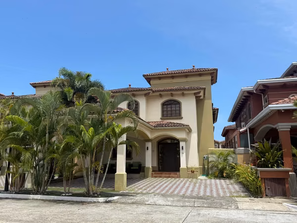 Duplex House for Rent in Residencial El Doral – Costa Sur