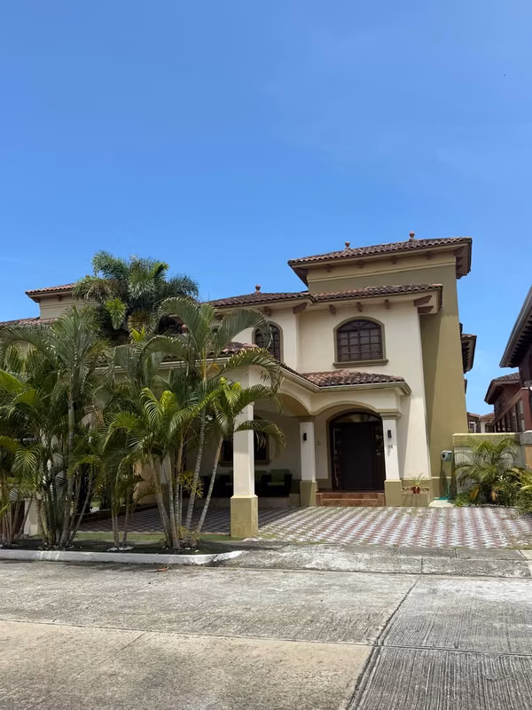 Duplex House for Rent in Residencial El Doral – Costa Sur