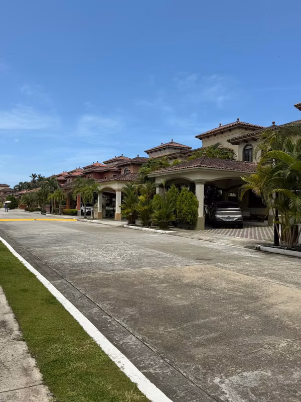Duplex House for Rent in Residencial El Doral – Costa Sur