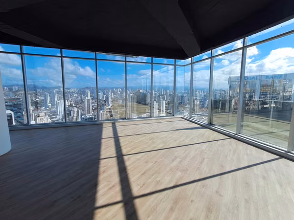 266598. 156m² office for sale, with finishes, 7 parking spaces and storage