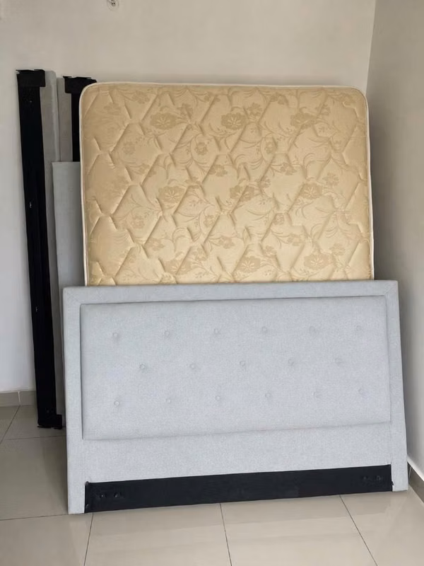 CAMA DOBLE, COLCHÓN Y ESPALDAR