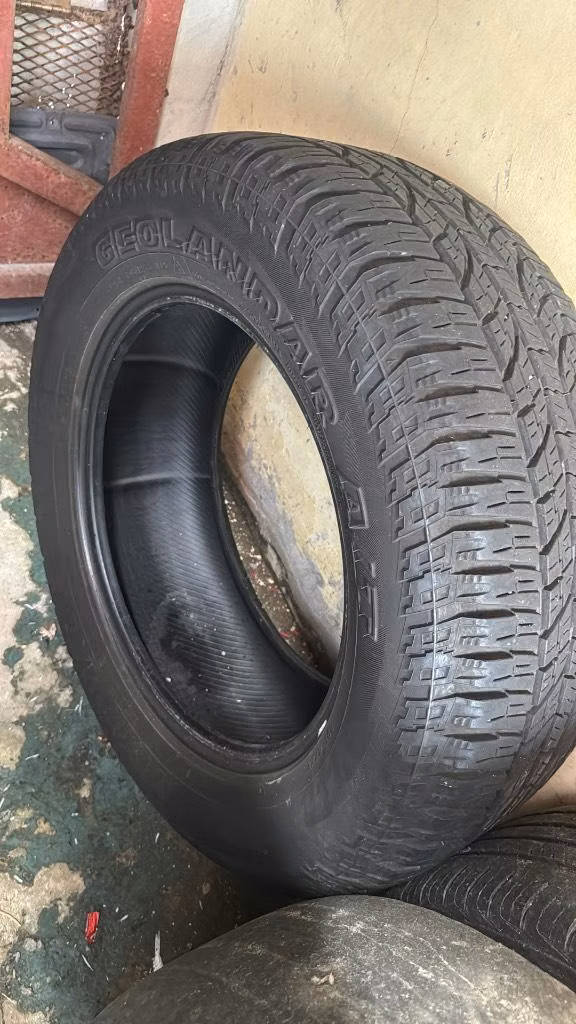 4 llantas Yokohama Geolandar A/T 265/60R18 110H.