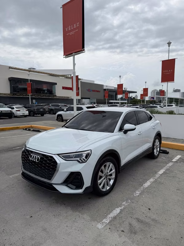 Se vende Audi Q3 Sportback 2023 – Excelente estado!  Precio: B/. 29,000 negociables