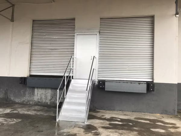 240 m² Industrial Warehouse for Lease – Prime Aguadulce Location