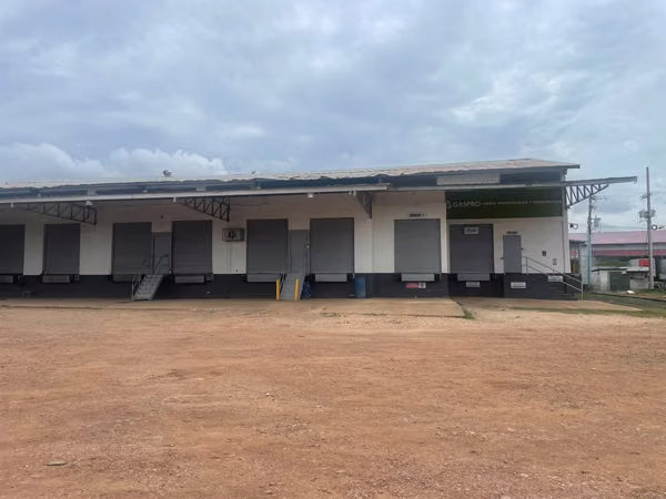 240 m² Industrial Warehouse for Lease – Prime Aguadulce Location