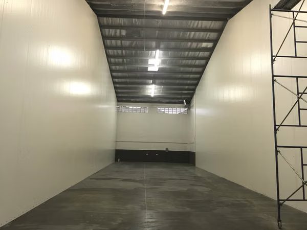 240 m² Industrial Warehouse for Lease – Prime Aguadulce Location