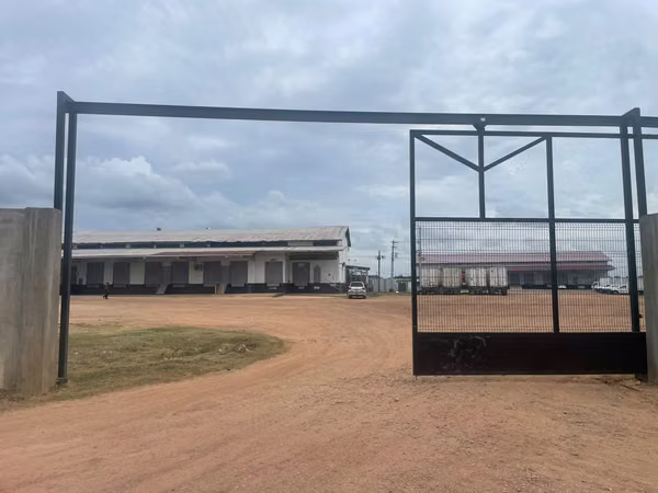 240 m² Industrial Warehouse for Lease – Prime Aguadulce Location