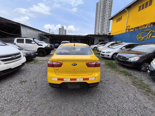 KIA RIO AÑO 2014 AUTOMATICO TAXI