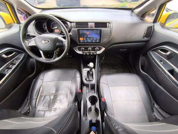KIA RIO AÑO 2014 AUTOMATICO TAXI
