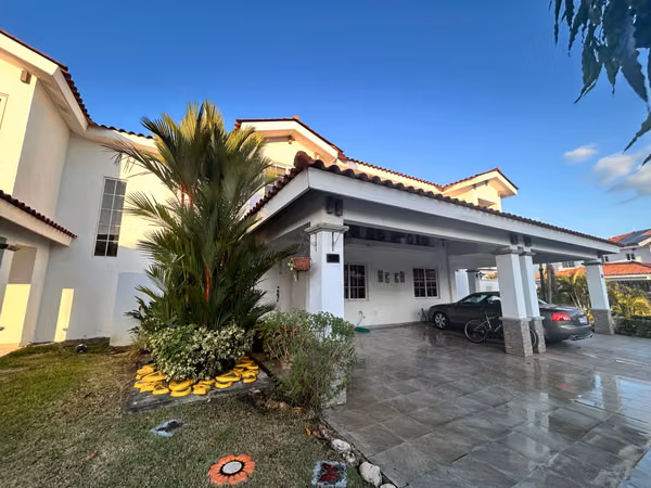 House for rent in Quintas de Versalles, Panama city