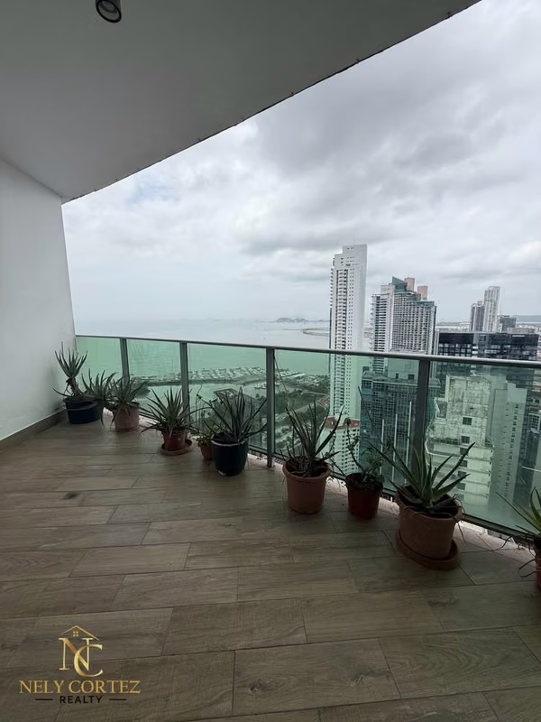 Venta de Jr. Penthouse en Avenida Balboa