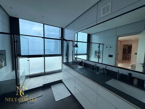 Venta de Jr. Penthouse en Avenida Balboa