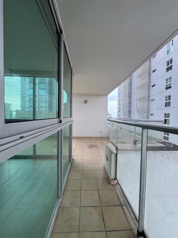 REMATE APARTAMENTO-BELLA VISTA (PARQUE URRACA)