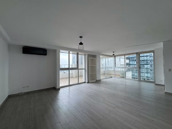 REMATE APARTAMENTO-BELLA VISTA (PARQUE URRACA)